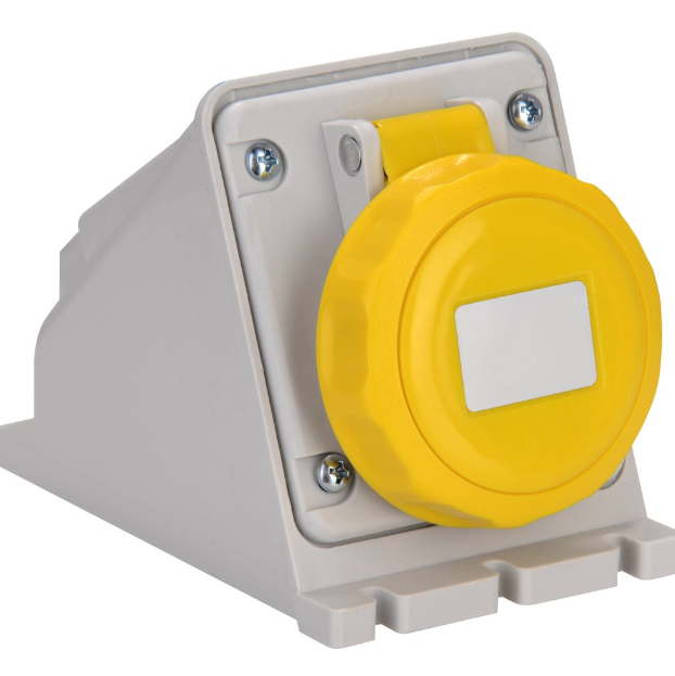 Base De Pared Inclinada Hembra IP67 2P+T 4H 16A 110–130V